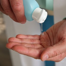 Nákaze můžete lépe předejít díky čistým rukám.