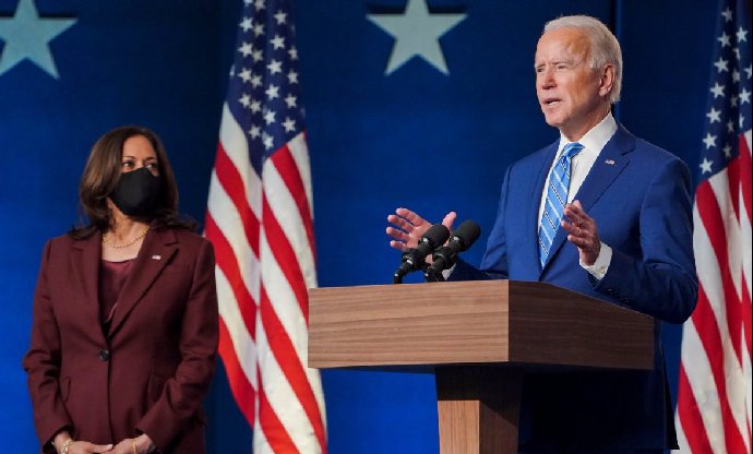 FOTO: Kamala Harris a Joe Biden – stránka 65