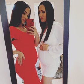 To je ale náhodička. Americkým dvojčatům a profesionálním wrestlerkám Nikki a Brie Bellovým se podařilo otěhotnět ve stejnou dobu.