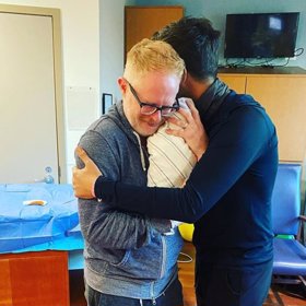 Miminko přivítal s manželem Justinem.