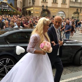 Převzala totiž mužskou formu příjmení Binias.