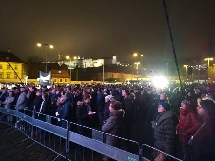 FOTO: Lidé přišli vyjádřit svoji nespokojenost. – stránka 1613