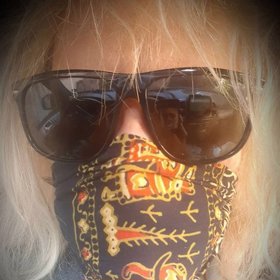 Aktuální foto Petera s rouškou.