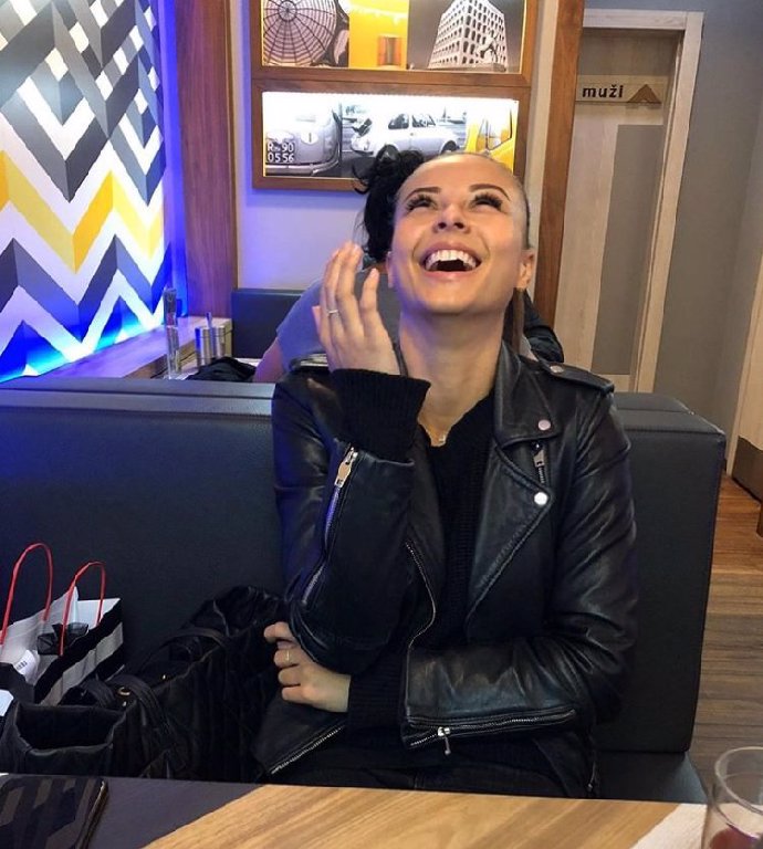 FOTO: Monika Bagárová v den, kdy se dozvěděla, že bude maminkou. – stránka 501