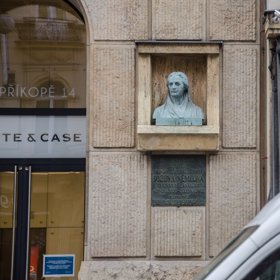 Dům Boženy Němcové v ulici Na Příkopě.