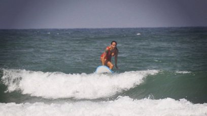 FOTO: Agáta se zlepšuje v surfování.