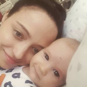 Petrova manželka se synem krátce po jeho narození.