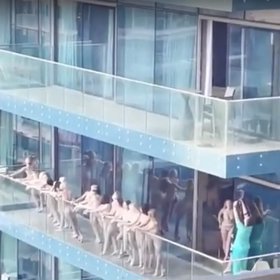 Nahota a další „oplzlé chování“ vynášejí trest až šesti měsíců odnětí svobody a pokutu přes třicet tisíc korun. Sdílení oněch materiálů, které lze klasifikovat jako pornografické, se pak trestá vězením a násobně větší pokutou.