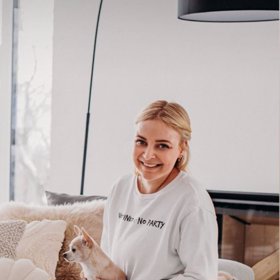 Markéta Konvičková má doma ochranáře. Smiley vrčí na všechno, co je větší, než ona.