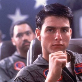 Tom Cruise v Top Gunu jako mladík, po kterém dívky šílely. Ani po více jak třiceti letech se toho moc nezměnilo.