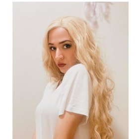 Sama do popisku napsala, že jde o paruku. A není to poprvé, co diváky popletla.