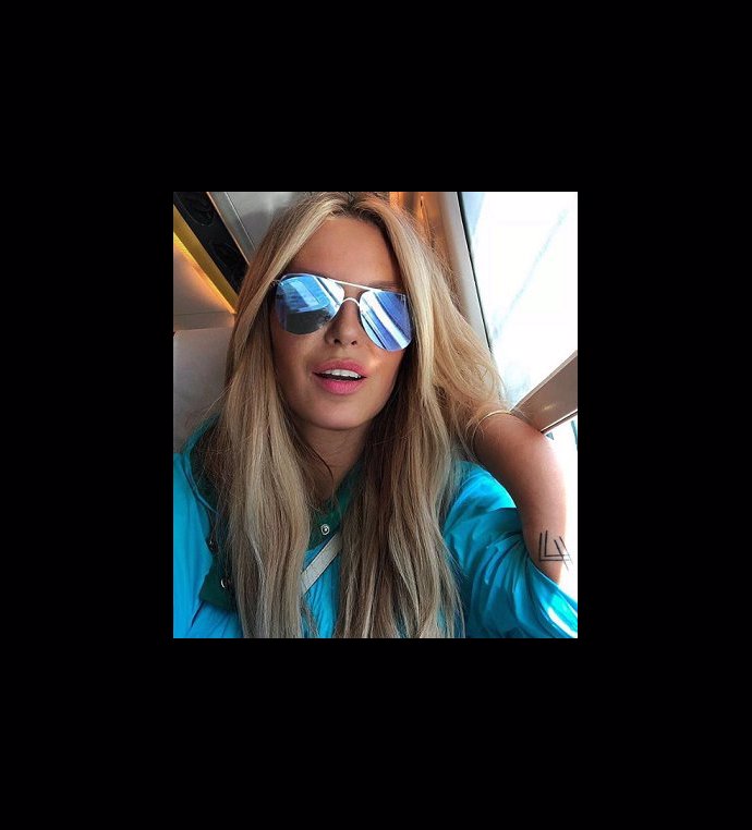 FOTO: Simona se nestydí. – stránka 1076