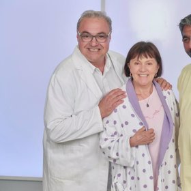 Musí půl roku bydlet u Ludvy, nebo platit jako mourovatý.