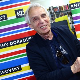 Josef Laufer leží v nemocnici.