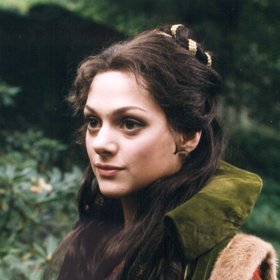 Zpětně Klára Issová říká, že neviděla, jak je krásná, a že dnes lituje, že pohádek nenatočila víc. 