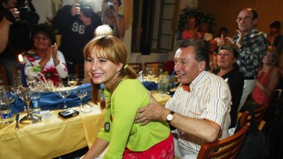 FOTO: Se svou budoucí ženou Ivanou a ostatními zpěváky v Českém Krumlově.