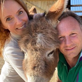 S manželem se stará o syna a spoustu zvířat k tomu.