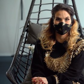 Další díl pořadu Extra host z karantény je tady.