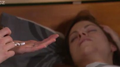 FOTO: Veronika bezvládně leží.