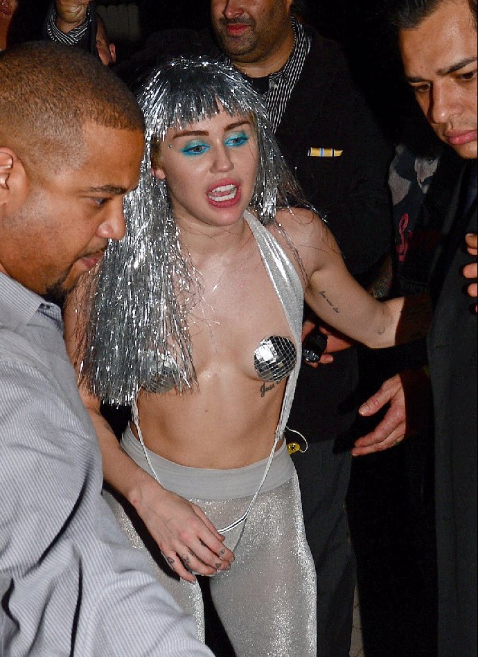 Foto k tématu Miley Cyrus – stránka 204