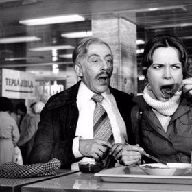 Havlová s Milošem Kopeckým v komedii Já už budu hodný, dědečku!