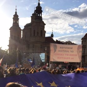 Chtějí, aby ji Babiš odvolal z funkce.