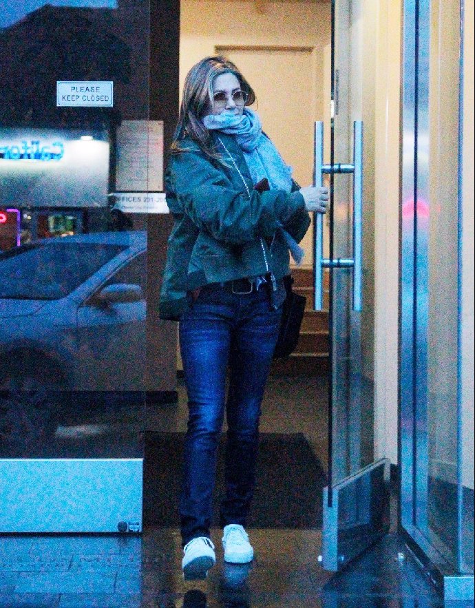 FOTO: Jennifer Aniston má podle amerického bulváru čekat dceru. – stránka 112