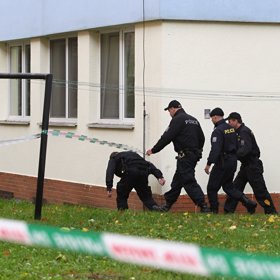 Policisté útočnici zneškodnili.