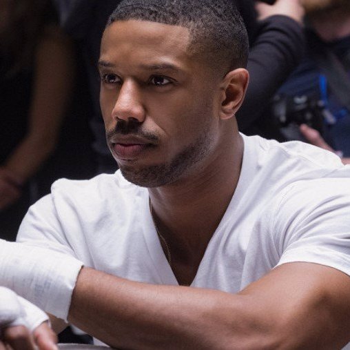 Michael B. Jordan jako Creed.