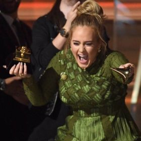 Připojí se ke Craigovi i zpěvačka Adele?