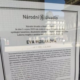 S Evou se loučí celá baletní scéna