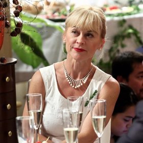 Batulková na sobě měla stejné oblečení, jako na opravdové svatbě svého syna.