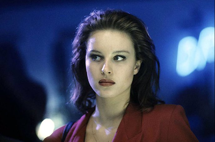 FOTO: Simona Krainová vypadala vždy skvěle. I jako hnědovlásce jí to seklo. – stránka 944