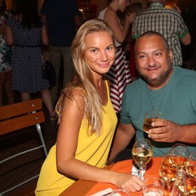 Nikola o manžela tragicky přišla. 