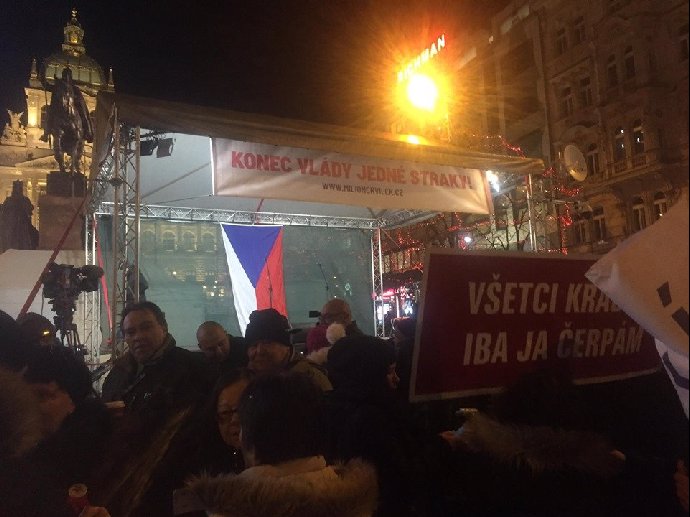 FOTO: Protesty proti premiérovi sílí. – stránka 1725
