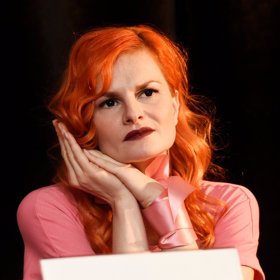 Pazderková jde proti Babišovi.