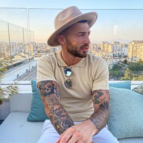 Jake proslul jako dvojnásobný účastník populární show The X Factor.