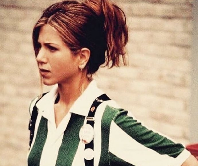 FOTO: Jennifer jako tmavovláska. – stránka 89