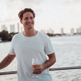 Později se ve zprávách domluvili na spolupráci.