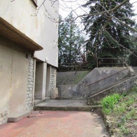 Úřad pro zastupování státu ve věcech majetkových ji prodal v aukci.