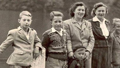 FOTO: Palach (na snímku nejmenší chlapec) u rybníka Harasov na Kokořínsku.