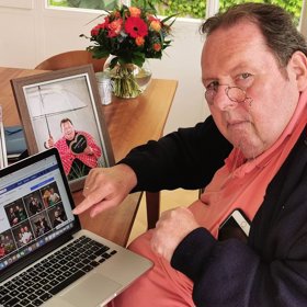 Ottfried Fischer je stále aktivní.