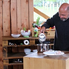 Zdeněk Pohlreich učí vařit lidi skrze obrazovky