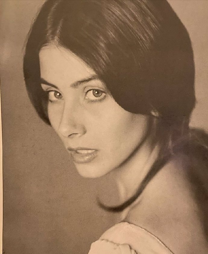 Foto k tématu Eva Decastelo – stránka 440