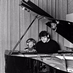 Najdete v něm fotografie z jeho dětství.