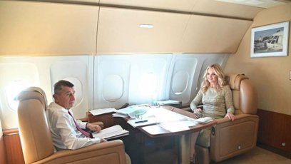 FOTO: Andrej Babiš a jeho manželka Monika na cestě do USA.