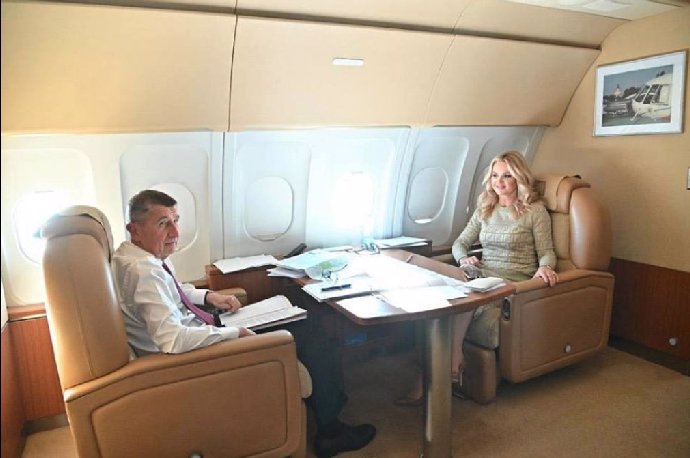 FOTO: Andrej Babiš a jeho manželka Monika na cestě do USA. – stránka 1703
