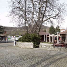 Bude povolen okénkový prodej občerstvení.