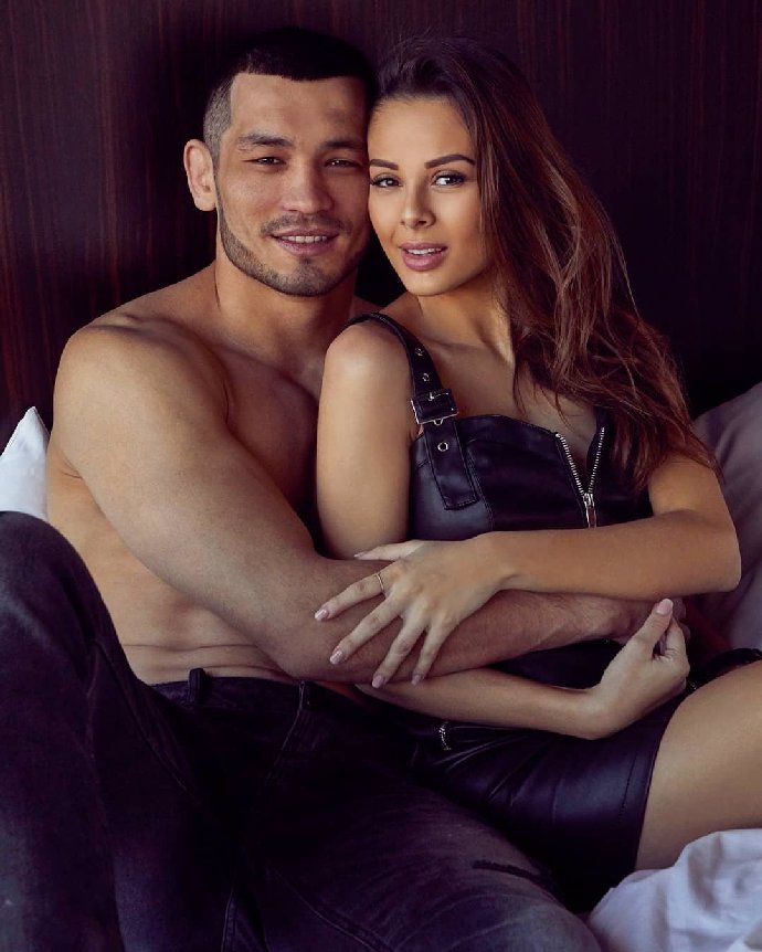 FOTO: Monika Bagárová s partnerem Makhmudem Muradovem. – stránka 565