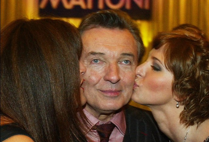 FOTO: Karel Gott v obležení bývalé milenky Tatiany Smutné a současné Ivany Macháčkové. – stránka 751